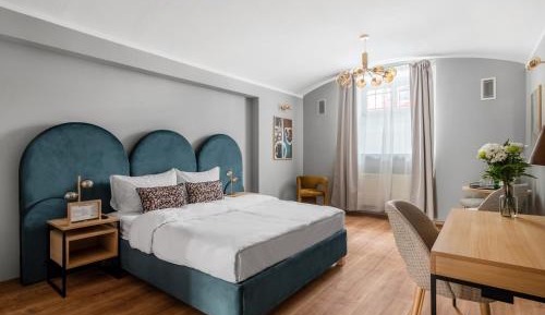 Large Studio with Kitchenette