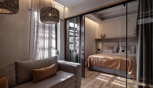 Deluxe Suite with Shared Veranda