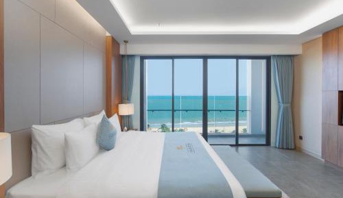Executive Queen Room Ocean View with Balcony