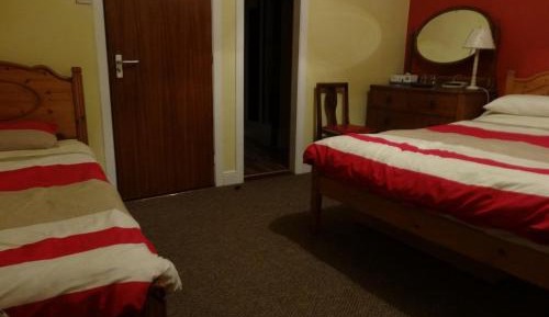 Family Room (2 Adults + 2 Children)