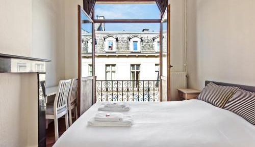 Quadruple Room with Private Bathroom