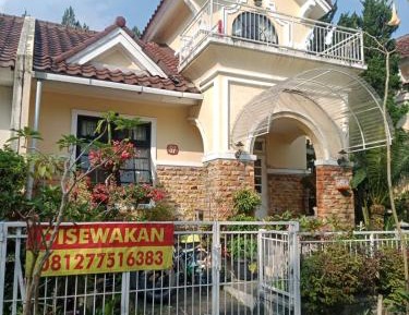 Villa with Garden View