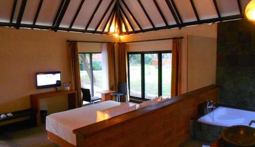 One-Bedroom Cottage with King Bed