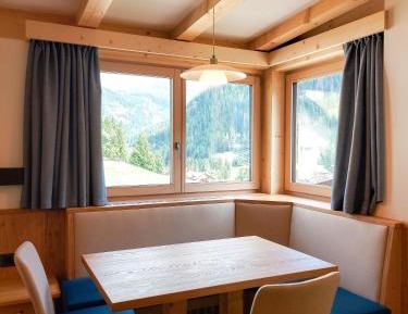 Family Room with Mountain View