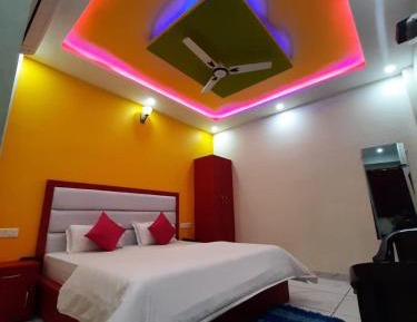 Deluxe Double Room (2 Adults + 1 Child)