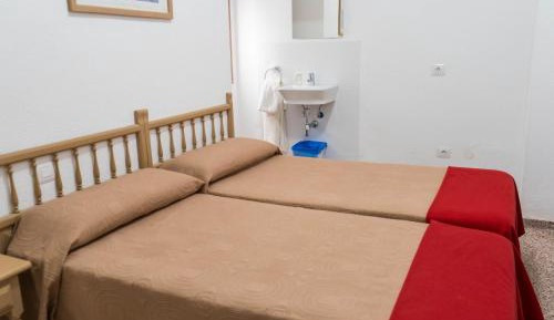 Standard Twin Room with Shared Bathroom