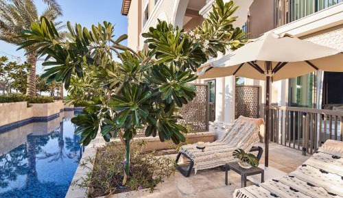 One-Bedroom Family Suite with Pool Access