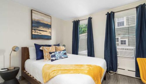 Deluxe Queen Suite