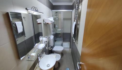 Quadruple Room with Private Bathroom