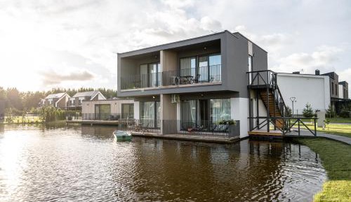 Apartment with Lake View