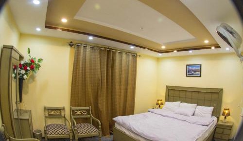 Deluxe Family Room