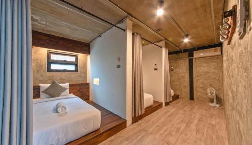 2-6 Single Beds in Mixed Dormitory Room (Shared Bathroom)