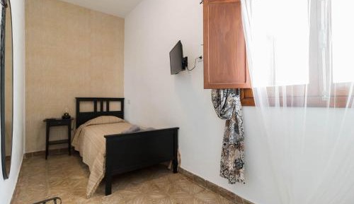 Single Room with Shared Bathroom