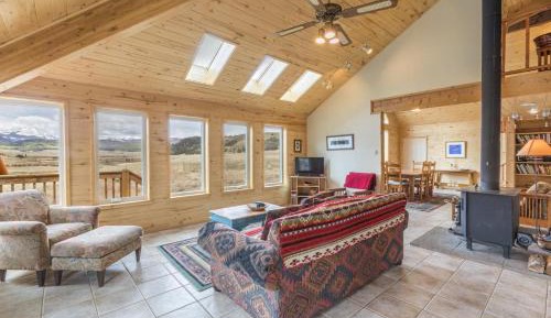 Three-Bedroom Holiday Home 