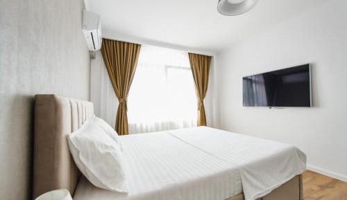 Deluxe Double Room (2 Adults + 1 Child)