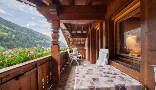 Superior One-Bedroom Apartment with Balcony