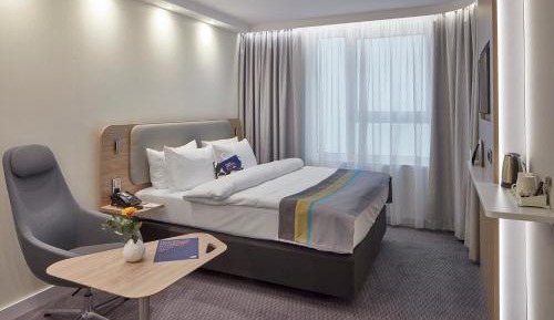 Standard Queen Room