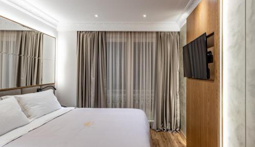 Standard Queen Room