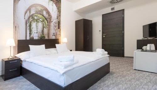 Standard Queen Room