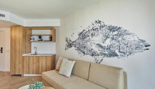 Deluxe One-Bedroom Apartment