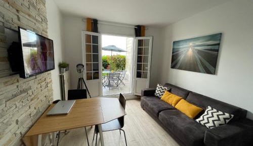 Apartment with Garden View