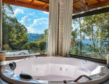 Queen Suite with Spa Bath