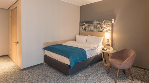 Queen Room - Accessible