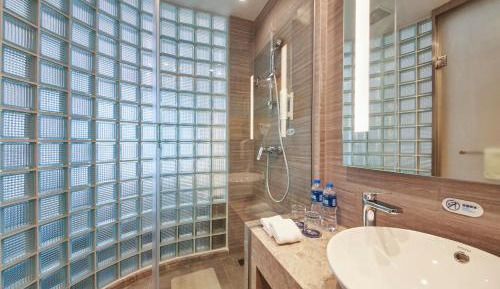Standard Queen Room with Extra Floor Space