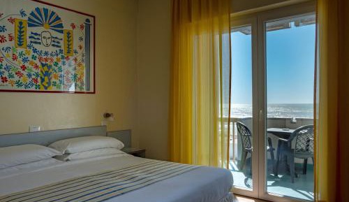 Double or Twin Room with Sea View