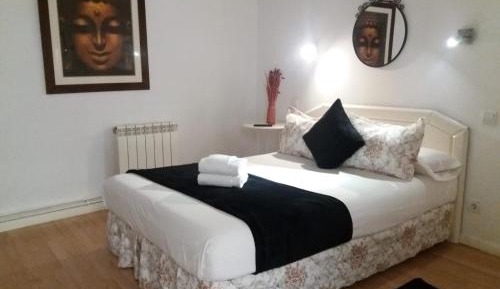 Queen Room with Shared Bathroom