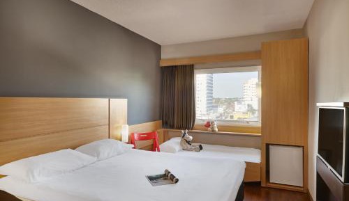 Standard Queen Room with Extra Bed