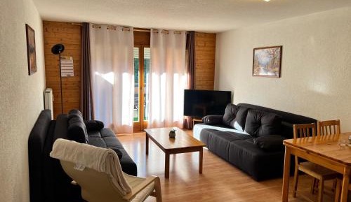 Apartment with Mountain View