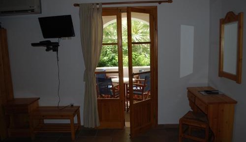 Studio (4 Adults)