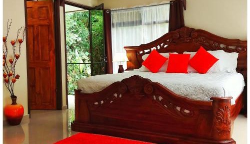 Deluxe Suite with Spa Bath