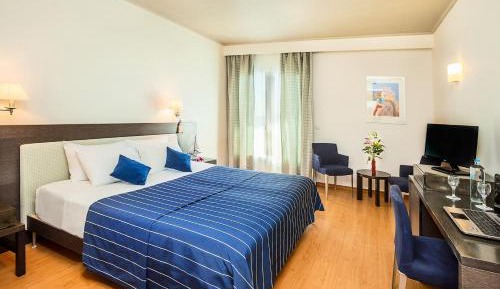 Double or Twin Room with Mountain View