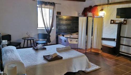 Double Room with Shared Bathroom and Jacuzzi