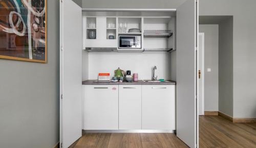 Extra Large Studio with Kitchenette