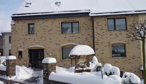Apartment Zum Hochkelberg with Terrace