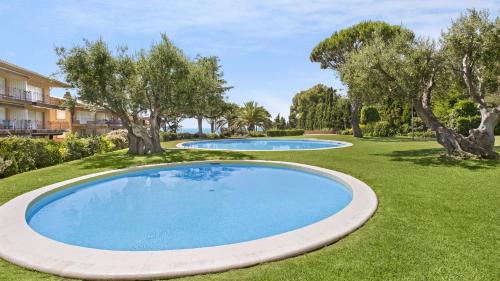 Apartment with Pool View 