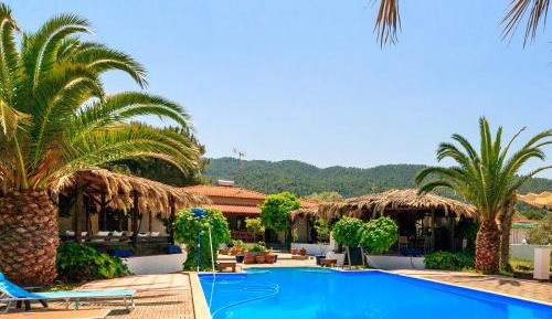 Apartment with Pool View 