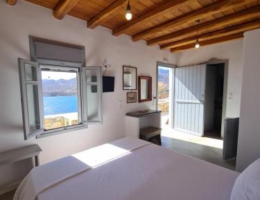Deluxe Double Room with Balcony and Sea View