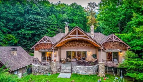 Six Bedroom Holiday Home