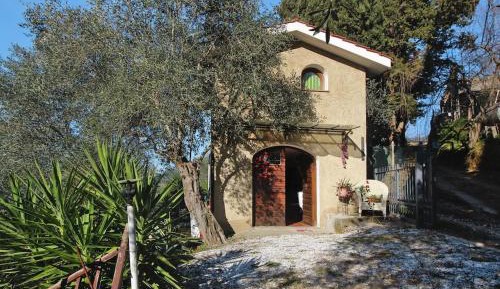 One-Bedroom Holiday Home
