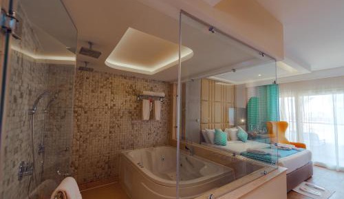 Deluxe Jacuzzi Room