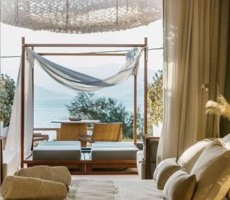 Sea View Meditation Suite with outdoor hot tub & day bed 