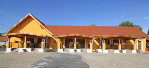 Double or Twin Room with Terrace