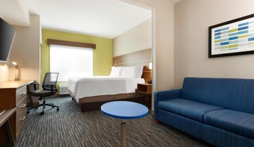 Suite - Hearing Accessible - Non-Smoking