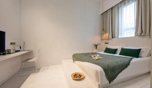 Japanese-Style Queen Room