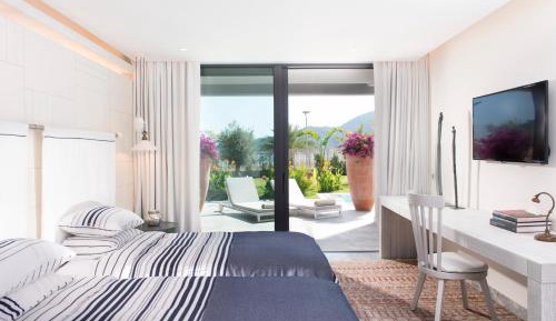 Presidential Suite Direct Pool Access