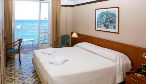 Superior Double Room with Balcony - Free Beach Access